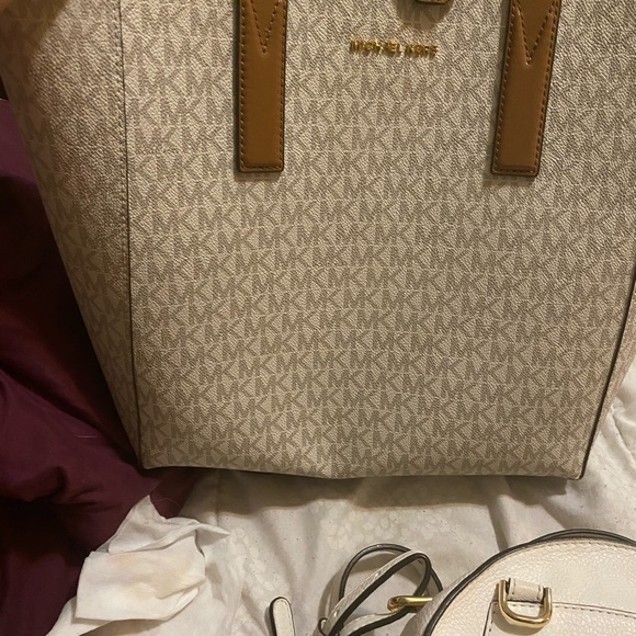 Bundle! (Michael Kors shoulder bag and backpack) - Picture 6 of 9